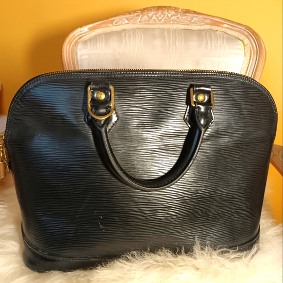 Louis Vuitton Vintage Epi Alma PM - Picture 3 of 16